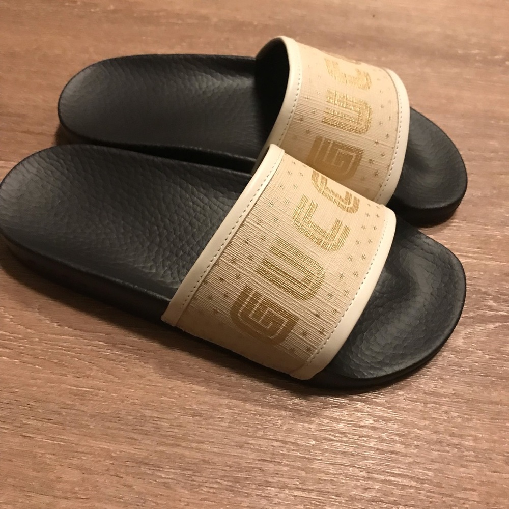 100% NWT Gucci Pursuit Guccy Logo Slide Sandal - Picture 6 of 8